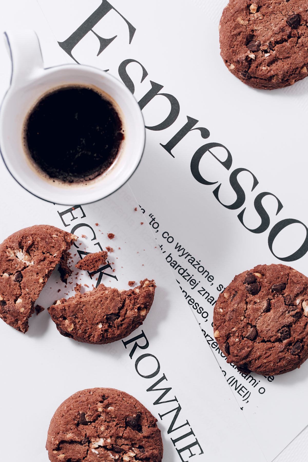 Bol çikolata parçacıklı ev yapımı cookie